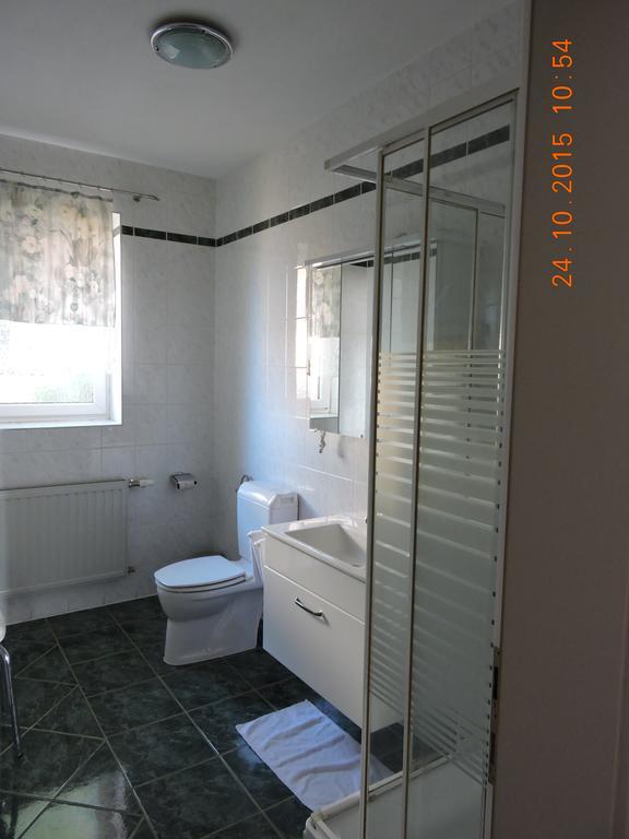 Gaestehaus Haagen Bad Waltersdorf Δωμάτιο φωτογραφία