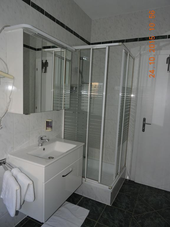 Gaestehaus Haagen Bad Waltersdorf Δωμάτιο φωτογραφία